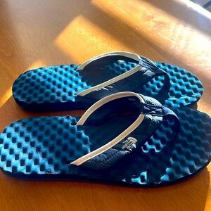 New never worn women’s The NorthFace Flip Flops size 9